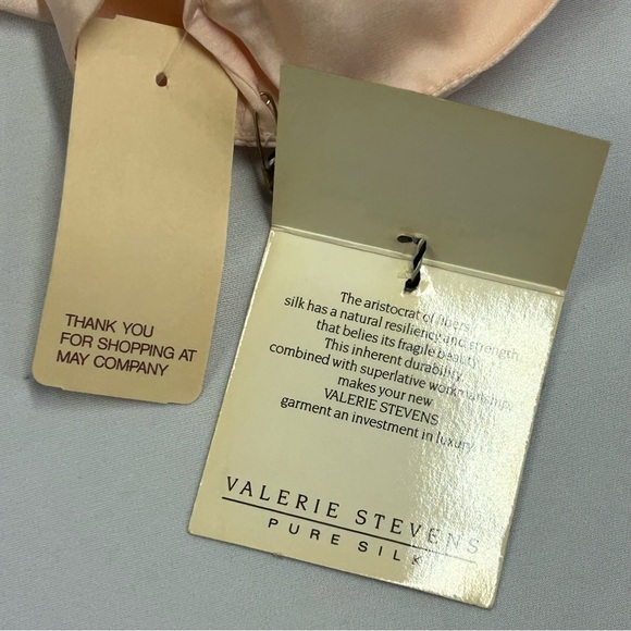 Valerie Stevens Womens Vintage 100% Silk Robe Size M Long Pockets Belt Peach NWT - Picture 16 of 16